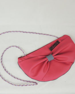 pochette de soirée rose dessus pochette rosie