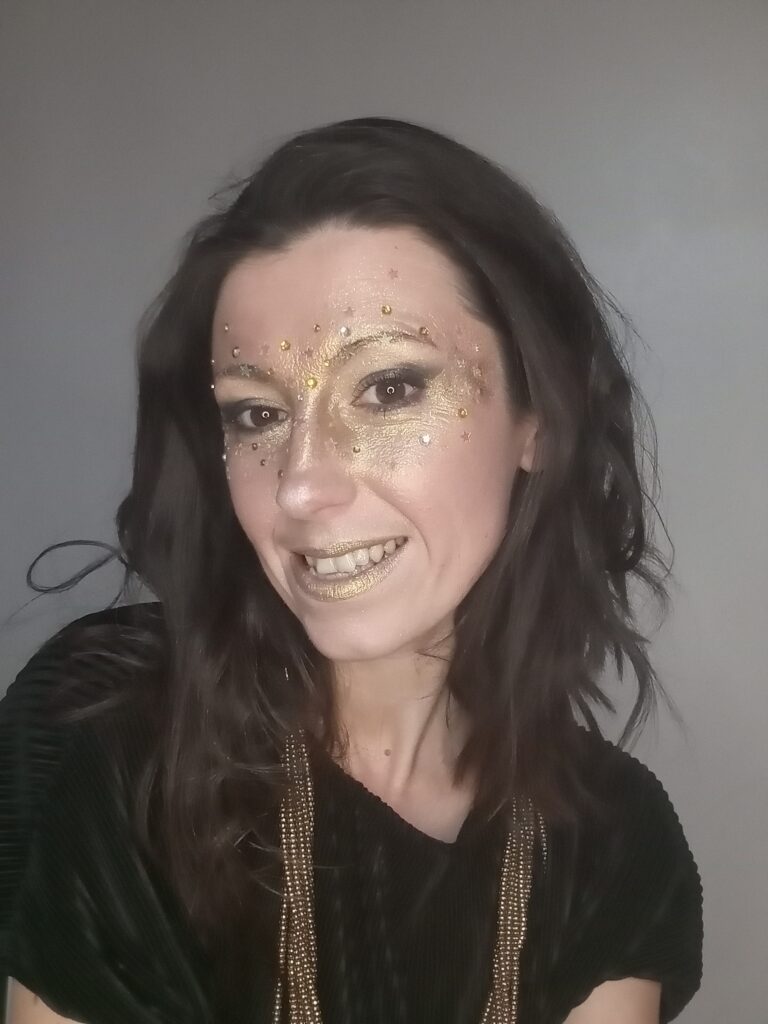 maquillage artistique paillettes doré
