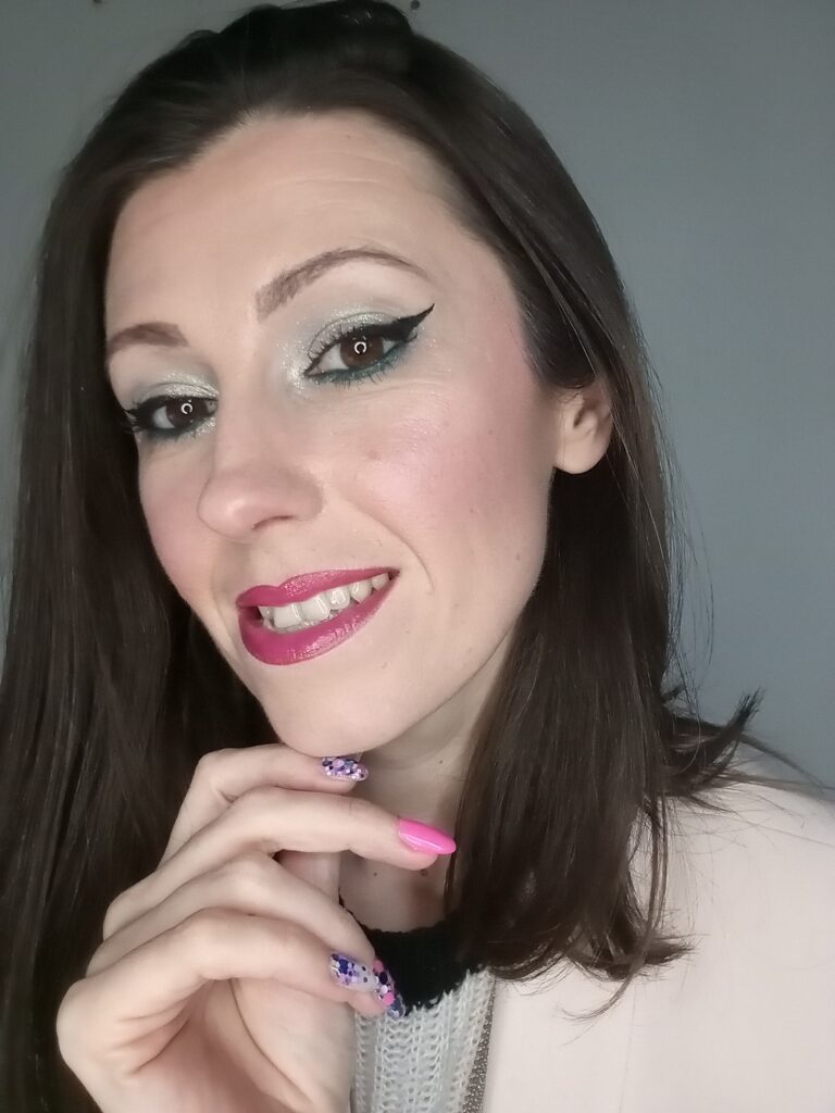 maquillage sophistiqué coloré